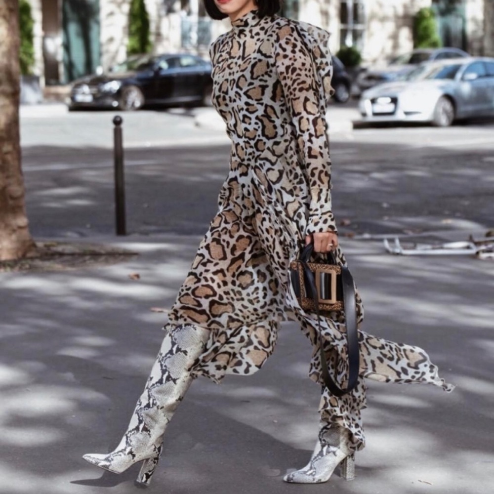 Gorgeous Women’s Embossed Python Vegan Boots Size… - image 1